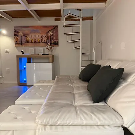 Casa Vittoria - Centro Apartment *